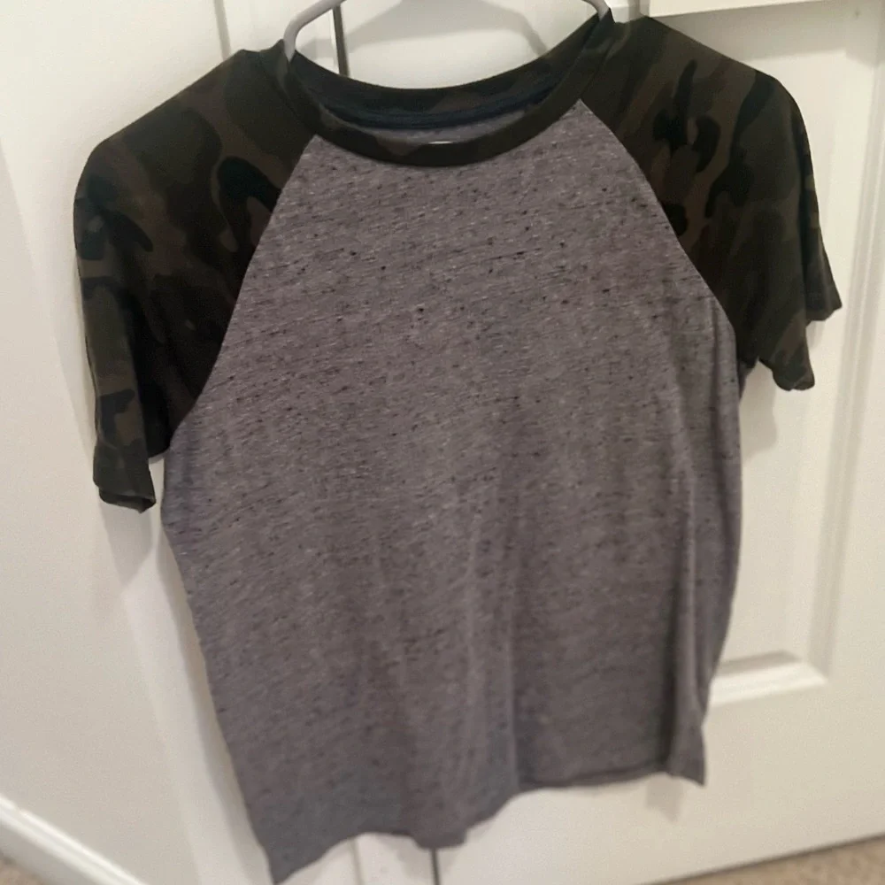 3/$19 Old Navy Camo Colorblock Ringer short sleeve T-shirt